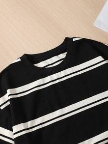 SHEIN 青少年男童夏季涼爽時尚休閒戶外圓領短袖條紋印花T恤搭配簡約運動慢跑短褲2件套，夏季新款，適合多個季節 - 黑色 - 查看 4