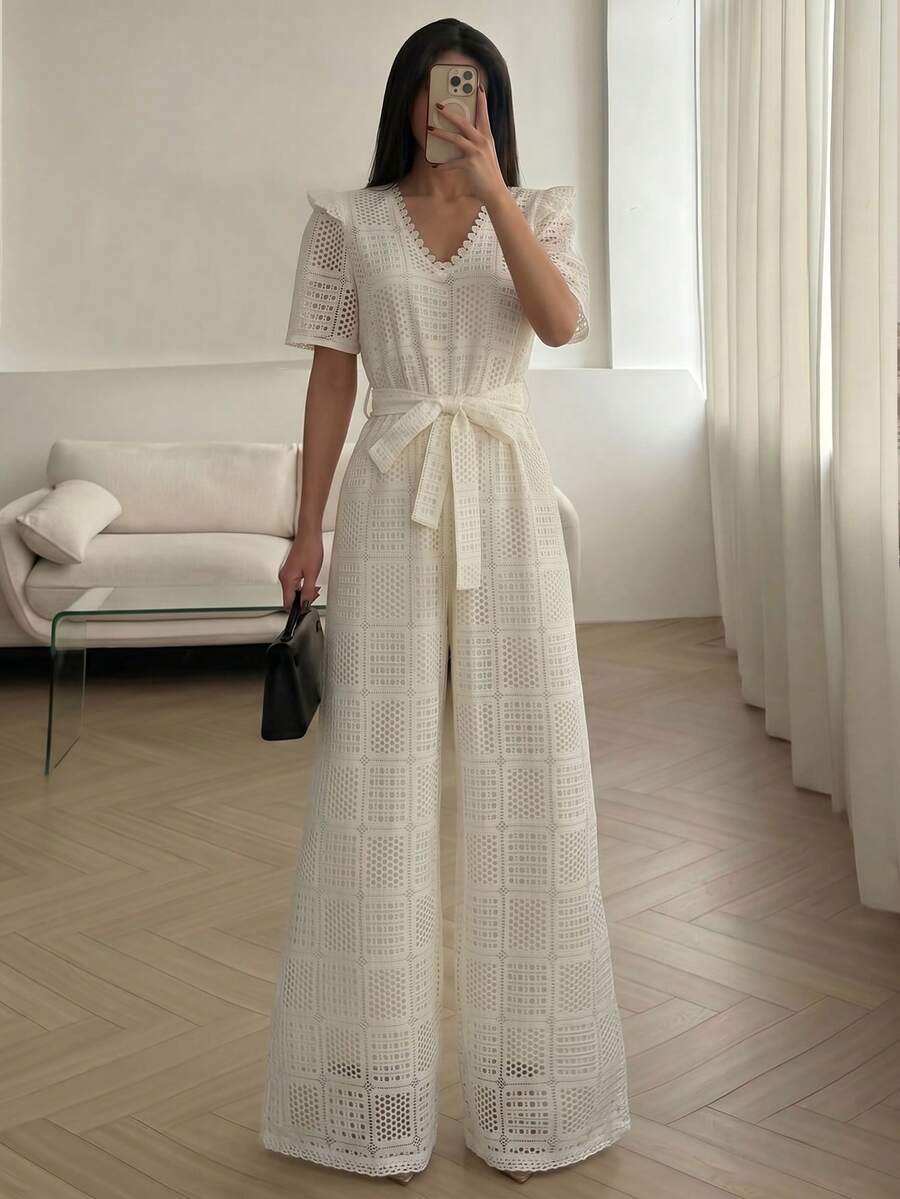 Modelyn 女款春夏季杏色編織刺繡鏤空V領水溶蕾絲短袖收腰腰帶直筒連身褲，適合通勤與休閒穿著