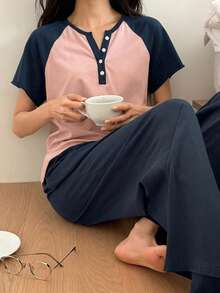 DAZY 休閒撞色落肩袖寬鬆短袖T恤 & 長版睡褲 2件組 夏日女款居家休閒套裝 - 藏蓝色 - 查看 6