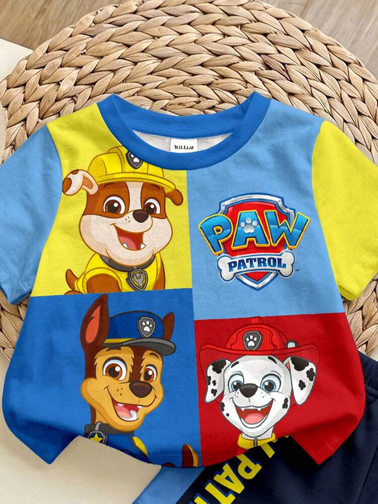 SHEIN | PAW Patrol طقم ملابس كاجوال بسيط للأطفال الأولاد، ناعم ومريح، بطبعة كرتونية كلاسيكية لطيفة، تي شيرت برقبة دائرية وأكمام قصيرة مع شورت بطبعة جرو لطيف، طقم من قطعتين، مناسب للربيع والصيف - متعدد الألوان - مشاهدة 3