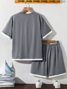 SHEIN 2件組青少年男孩T恤套裝，休閒短袖T恤與短褲套組，適合外出、戶外、度假派對、夏季海灘度假、春夏季穿著 - 灰色 - 查看 4