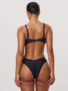 Musera Resort Black Cross Front Detail Full Coverage Clasp Fastening Bikini Top - Black - View 4