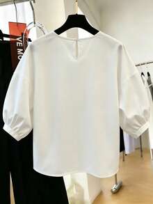 SHEIN Franclia 夏季戶外街頭度假旅行通勤時尚優雅休閒珍珠水鑽花卉印花圓領短袖女款襯衫上衣 - 白色 - 查看 2