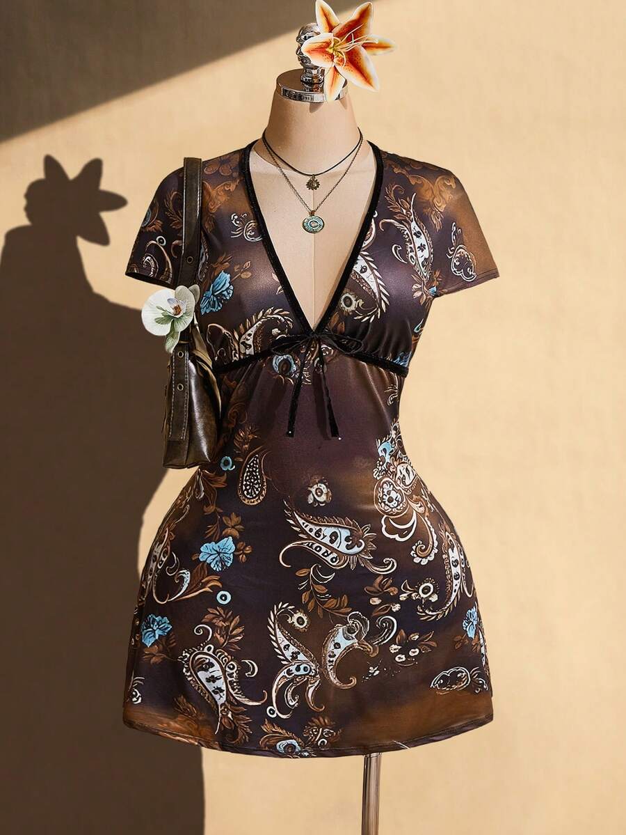 SHEIN ICON 大尺碼復古Y2K深V領花卉短袖收腰A字洋裝,返校穿搭、日常穿著、休閒度假夏季洋裝 - 彩色 - 查看 1