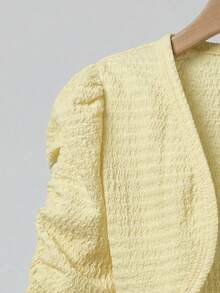 SHEIN Jaket Crop Lengan Berkerut Depan Terbuka untuk Anak Perempuan 1 potong. Nyaman dan Serbaguna, Cocok untuk Musim Gugur, Musim Semi, dan Musim Panas, Usia 4-7 tahun, Sempurna untuk Jalan-jalan, Sekolah, Rumah, Liburan, dan Bepergian. Cocok untuk Pakaian Kasual & Sehari-hari, Cocok untuk Kakak dan Adik, Cocok untuk Ibu dan Anak Perempuan. - Kuning - View 3