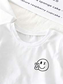 SHEIN Playful Pals 2件組嬰幼兒男童休閒時尚舒適圖案印花圓領插肩袖上衣與條紋印花短褲，適合春夏季戶外玩耍與日常穿著，男嬰夏季套裝 男嬰夏季穿搭 男嬰套裝 嬰男童服飾 男嬰衣服 嬰兒服飾 男嬰衣服 男嬰T恤 - 白色 - 查看 4
