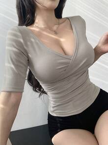 DAZY 女士夏季纯色重叠V领短袖紧身T恤外出上衣 - 灰色 - 查看 3