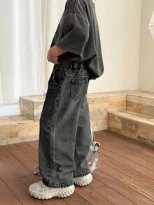 SHEIN 小男孩流行石洗休閒寬腿鬆垮牛仔褲，兒童春夏日常穿著 - 黑色 - 查看 5