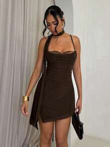 SHEIN Glamour Mayar 風格咖啡色網紗細肩帶洋裝，性感女款腰部抓皺貼身迷你裙，優雅緞帶設計，適合海灘約會、度假、燭光晚餐、展覽打卡、海邊旅行、沙漠、古鎮、閨蜜聚會、酒吧夜店穿搭，優雅洋裝 - 咖啡 - 查看 4