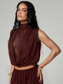 Hauture Blusa sin mangas con cuello simulado drapeado y lazo en la espalda, de chifón plisado y sexy para mujer - Marrón - Ver 4