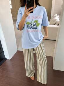 Livesso 2件組女款夏季睡衣套裝，寬鬆短袖T恤印有英文藍莓圖案搭配條紋直筒長褲 - 藍色 - 查看 6