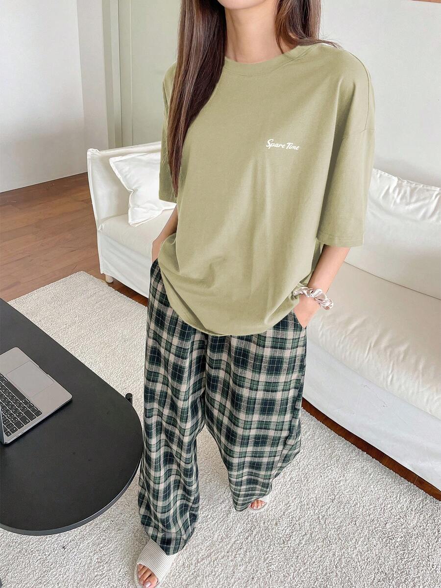 DAZY 2件組女款寬鬆小字母印花T恤與格紋長褲家居服套裝 夏季睡衣 - 綠色 - 查看 1