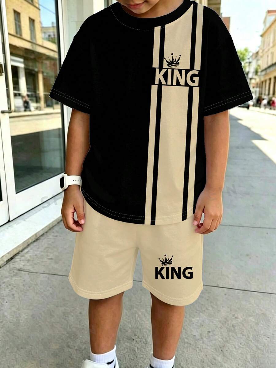 1套青少年男孩夏季休閒兩件套套裝,配色拼接垂直條紋上衣搭配同款短褲,皇冠KING標誌裝飾,極簡風格。配色設計優雅吸睛,套裝搭配省去穿搭煩惱,適合日常購物、出遊,百搭夏季穿著,日常穿搭展現出眾外觀 - 彩色 - 查看 1