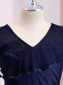 Vestido elegante para niñas preadolescentes para fiesta de regreso a la escuela con cuello en V, sin mangas, mangas con volantes, tul y encaje - Azul Marino - Ver 4