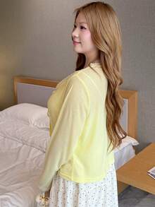 Bijouette Blus Wanita Ukuran Besar Warna Polos Leher V dengan Hiasan Renda dan Tali di Depan, Atasan Kuning, Atasan Musim Panas - Kuning - View 2