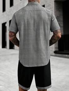 Manfinity CasualCool 男士單排釦短袖襯衫與短褲休閒日常套裝 - 彩色 - 查看 2
