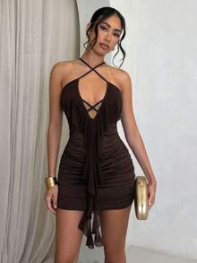 SHEIN Glamour 性感针织紧身迷你连衣裙，深V领，细肩带，荷叶边下摆，后背可调节肩带，适合约会、派对、度假、日常穿着、海滩、夏季、舞台表演等场合。 - 棕色 - 查看 1