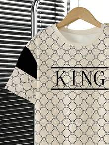 SHEIN 1套青少年男孩休閒舒適時尚極簡個性KING卡其色拼接黑熊印花圖案對比色休閒風春夏短袖T恤與長褲2件套 適合戶外運動休閒度假穿著 - 彩色 - 查看 5