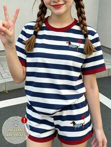 SHEIN 1套青少年女孩休閒舒適時尚甜美可愛度假風仿刺繡愛心小狗圖案配深藍條紋紅色對比領口與袖口圓領短袖T恤及寬鬆短褲兩件套 春夏套裝 適合出遊、度假、居家、上學 - 彩色 - 查看 3