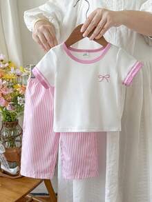 SHEIN 2件裝女嬰夏季時尚簡約街頭風白色短袖T恤，胸前黑色刺繡裝飾搭配杏色條紋長褲套裝，適合日常上學穿著 - 粉色 - 查看 7