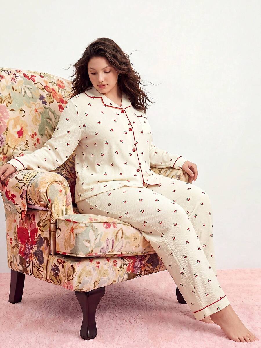 Elorette 樱桃印花撞色滚边睡衣套装/家居服套装,舒适优雅的细节设计,秋冬服装 - 米色 - 查看 1