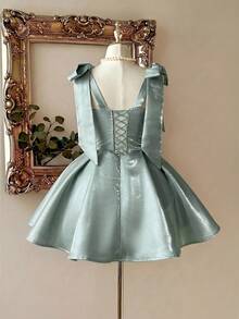 Lovelzi 優雅奢華亮片緞面蝴蝶結裝飾肩帶貝殼式胸前設計百褶A字短版宴會洋裝 - 綠色 - 查看 2