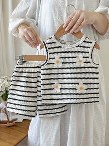 SHEIN Vintaside Kids 女嬰夏季紅色草莓拼接套裝，圓領無袖上衣搭配同款短褲，甜美風格，輕盈貼身，適合戶外玩耍、居家舒適、朋友聚會 - 橘色 - 查看 3