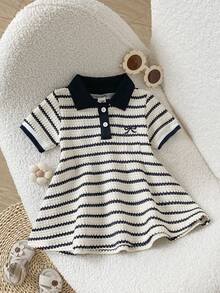 SHEIN Playful Pals 女嬰刺繡蝴蝶結條紋黑白羅紋領羅紋袖短袖休閒洋裝，適合居家休閒、戶外運動與派對，日常出遊完美選擇，夏季百搭 - 黑與白 - 查看 4