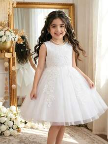 SHEIN Glamorique Kids Vestido elegante y encantador para niñas con encaje blanco, sin mangas, cintura ceñida, lazo decorativo, de doble capa de tul esponjoso y lujoso - Blanco - Ver 6