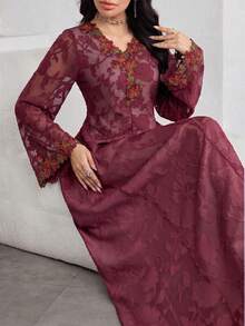 Al Najma 女款V領刺繡蕾絲粉色長袖優雅時尚喇叭袖花卉洋裝 - 酒紅色 - 查看 5