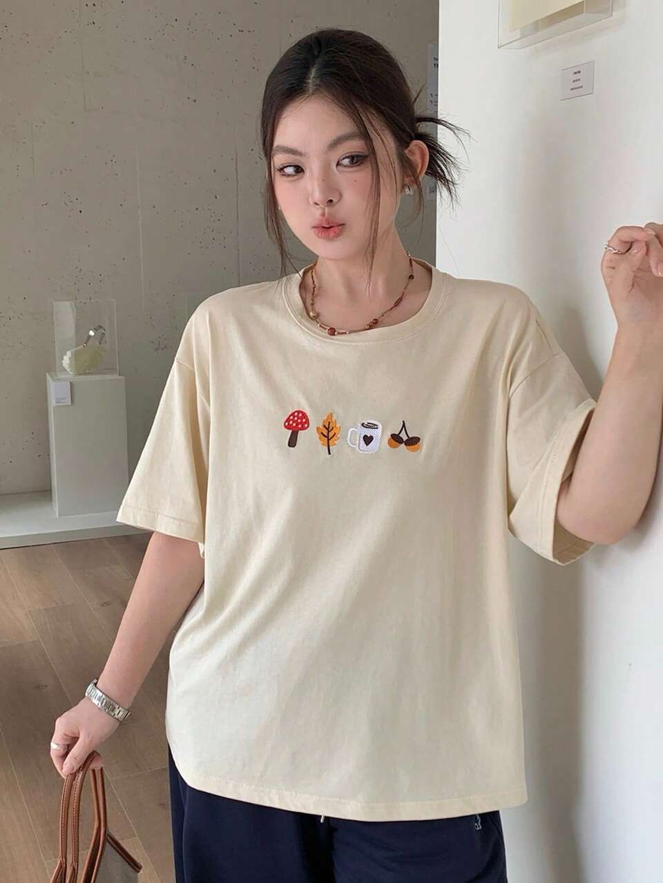 Dazy Plus Pattern Embroidery Exquisite Versatile Short Sleeve All-Match Apricot Top Plus Size Women Spring Summer T-Shirt Graphic Tees Cute Tops