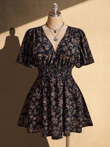 SHEIN ICON 大尺碼女款V領花卉印花百褶休閒派對洋裝 - 黑色 - 查看 5
