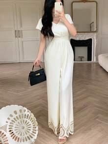 Modelyn 夏季純色設計V領鏤空燒花短袖壓褶腰身顯瘦優雅通勤女式連身褲 - 杏色 - 查看 11