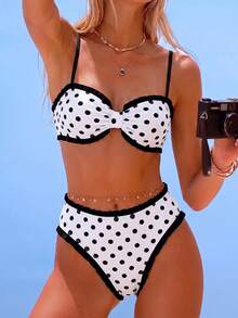Swim Mod Conjunto de traje de baño para mujer con top de bikini plano con estampado de lunares y fruncido en el pecho, y braguita de bikini de cintura alta con volantes y fruncido - Blanco y Negro - Ver 1