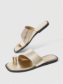 Sleekvia Sandalias planas cómodas y resistentes al desgaste, versátiles, con detalles metálicos para uso en exteriores - Dorado - Ver 1