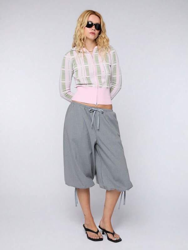 COUREZ Shorts de paracaídas de cintura baja con rayas finas / Atuendos Y2K de otoño para mujeres Atuendos casuales Atuendos de otoño Atuendos para salir Atuendos de festival