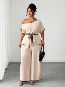 Weeklong 2-delat set för dam i plus size med asymmetrisk axel, färgblockad urringning, markerad midja, kortärmad topp och långa vida byxor, casual - Kaki - Visa 3