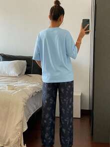Livesso 2件組女款睡衣套裝，純色寬鬆T恤上衣搭配花卉線條圖案印花睡褲，適合夏季 - 淺藍色 - 查看 2