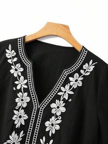 Blus Linhara Plus Size Wanita Gaya Pastoral Minimalis Kasual Leher V Kecil, Katun Bordir Terposisi Modis dengan Manset Berkerut Longgar - Hitam - View 3