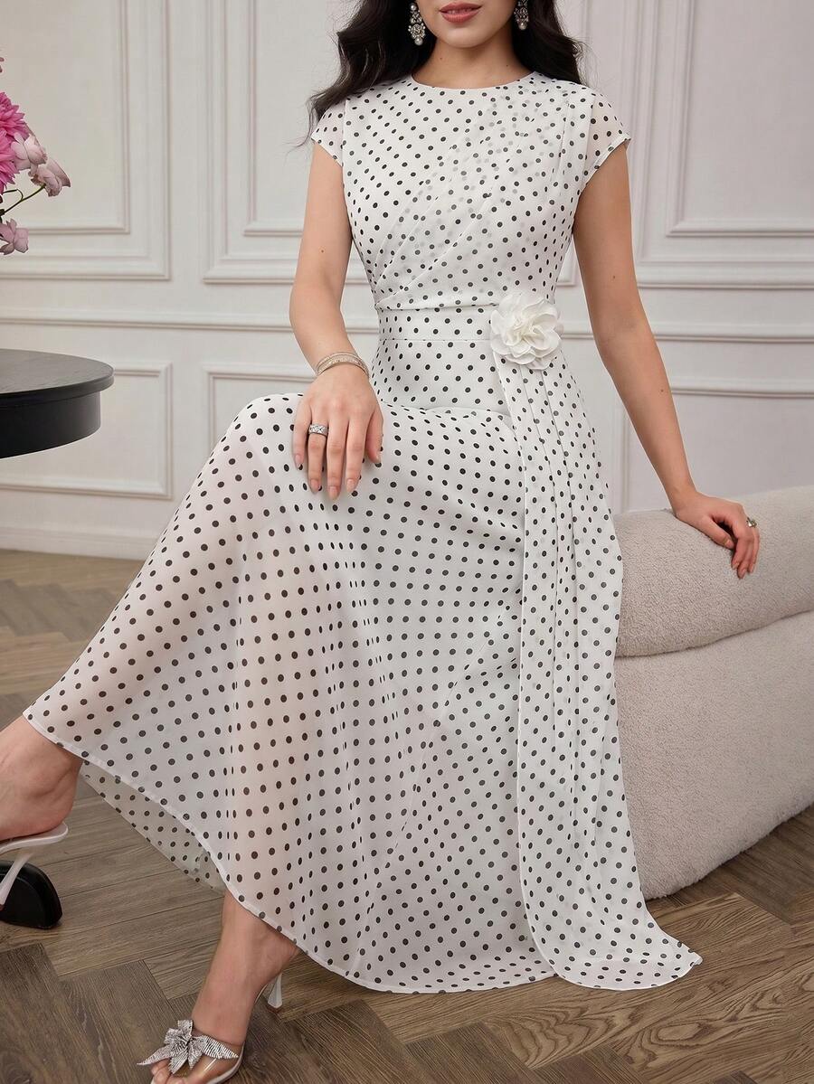 Modelyn 女款白色與黑色波點百褶3D花朵裝飾優雅70年代復古高級長洋裝，適合舞會、晚宴、派對與度假，夏季穿著