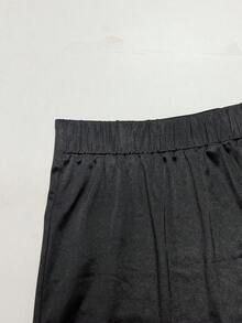 GlowEve CURVE 大尺碼女款素色百褶休閒百搭日常外出短褲 - 黑色 - 查看 4