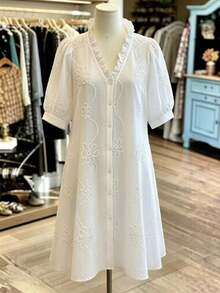 Linhara Gaun Wanita Plus Size Putih Polos Motif Bunga dengan Kancing Depan Kerah V Aksen Ruffle Lengan Pendek Puff Gaya Celestial Elegan untuk Pesta Acara Formal Liburan Musim Panas - Putih - View 5