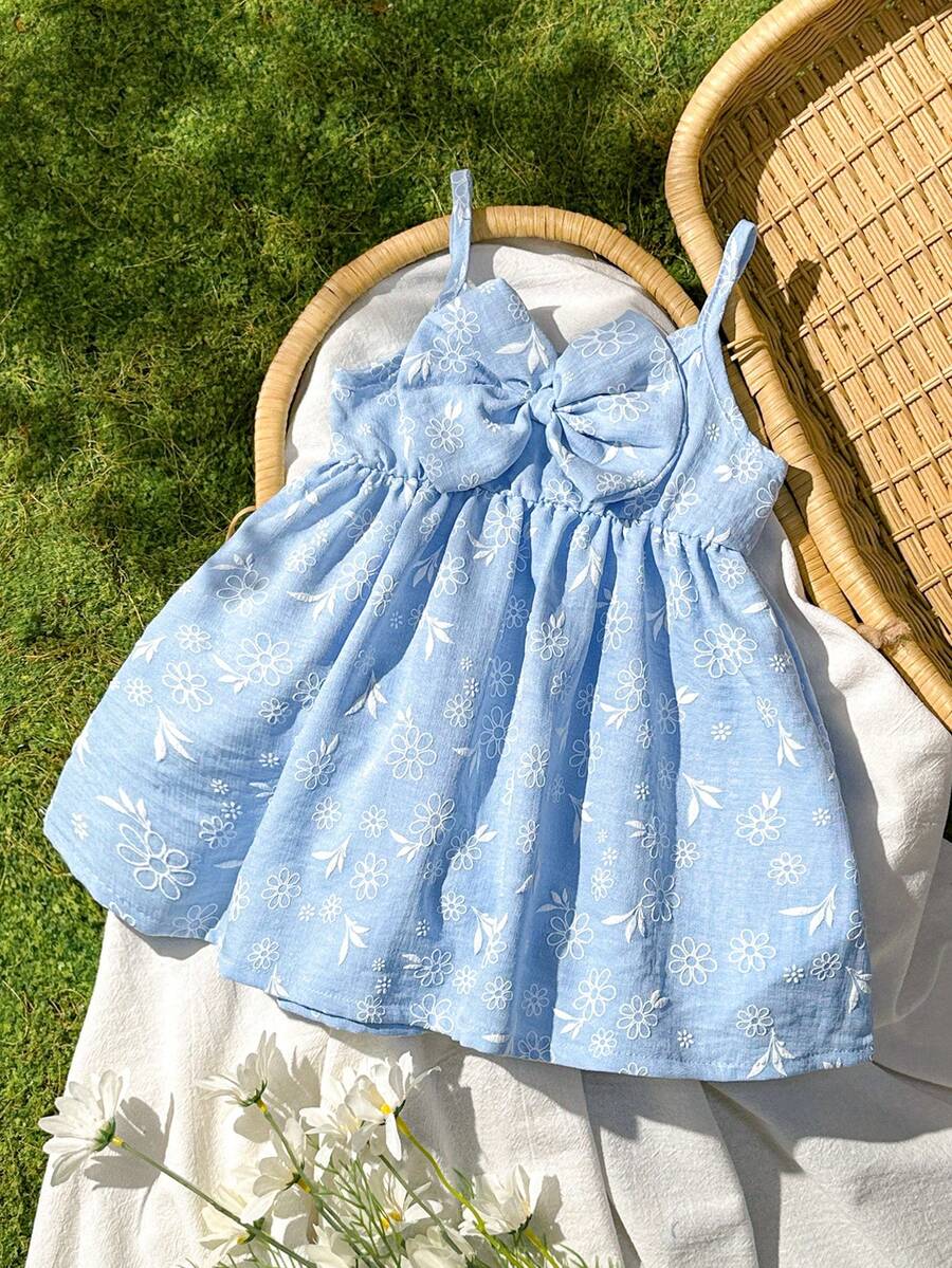 SHEIN Vintaside Kids 女嬰時尚優雅可愛休閒簡約刺繡藍色細肩帶洋裝，舒適梭織面料膝長中長版 3D 大蝴蝶裝飾，春夏新款，適合生日派對、日常穿著、外出、度假與旅行
