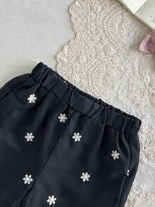 SHEIN Playful Pals 女婴藏蓝色无袖上衣，镂空爱心蝴蝶结设计，刺绣面料，时尚优雅，夏季儿童套装，搭配蕾丝遮阳帽，适合度假和通勤。 - 寶藍色 - 查看 8