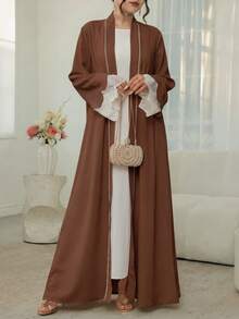 Al Najma Abayas con pechera de color contrastante y decoración de pétalos, puños de encaje emendados - Café integral - Ver 6