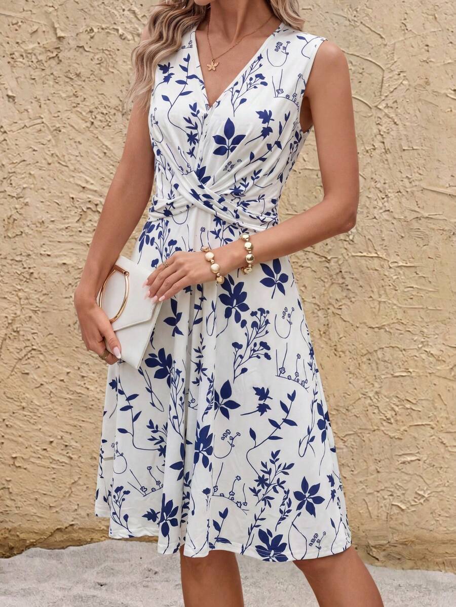 SHEIN Clasi 女款無袖扭腰A字版型碎花印花夏季度假洋裝,適合日常穿著於多種場合,適合日常穿著於多種場合,送給媽媽的禮物,節日穿搭,海灘花園派對約會之夜碎花中長洋裝,中長洋裝,野花洋裝,女款度假洋裝,女款裹身洋裝,碎花印花洋裝,優雅法式風格洋裝,碎花洋裝,收腹洋裝,優雅洋裝,白色碎花,碎花洋裝,中長洋裝,碎花印花中長洋裝,收腰洋裝 - 藍白色 - 查看 1