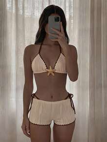 Swim Mod 新款女款三件式泳衣套裝，夏季海灘與海濱百搭熱銷款，米色與棕色拼接，特殊波浪紋理面料，掛脖可調式三角比基尼上衣配編織扇形邊緣與海洋之星金屬配件，可調側綁三角比基尼下褲，特殊面料男孩風剪裁配編織扇形邊緣，適合夏季海灘、泳池與度假穿著 - 彩色 - 查看 7