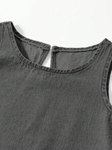 SHEIN 女童2件組牛仔套裝，夏季，柔軟，棉質，休閒，時尚，百搭，舒適，極簡，無袖牛仔背心，圓領，後開衩單鈕扣，彈性腰圍，蝴蝶結腰帶，經典五口袋修身版型，黑灰色水洗2件組牛仔褲套裝，適合日常出遊與度假 - 灰色 - 查看 3