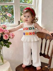 SHEIN Vintaside Kids 嬰兒(女嬰)休閒日常時尚細肩帶上衣配花卉刺繡精緻柔軟素色長褲套裝 夏季嬰兒外出可愛陽光穿搭 - 杏色 - 查看 5