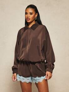 MISSGUIDED Jaqueta bomber de cetim X Carli Bybel com punhos e cintura canelados, gola com colarinho, corte oversized, casaco leve - Castanho Café - Ver 7